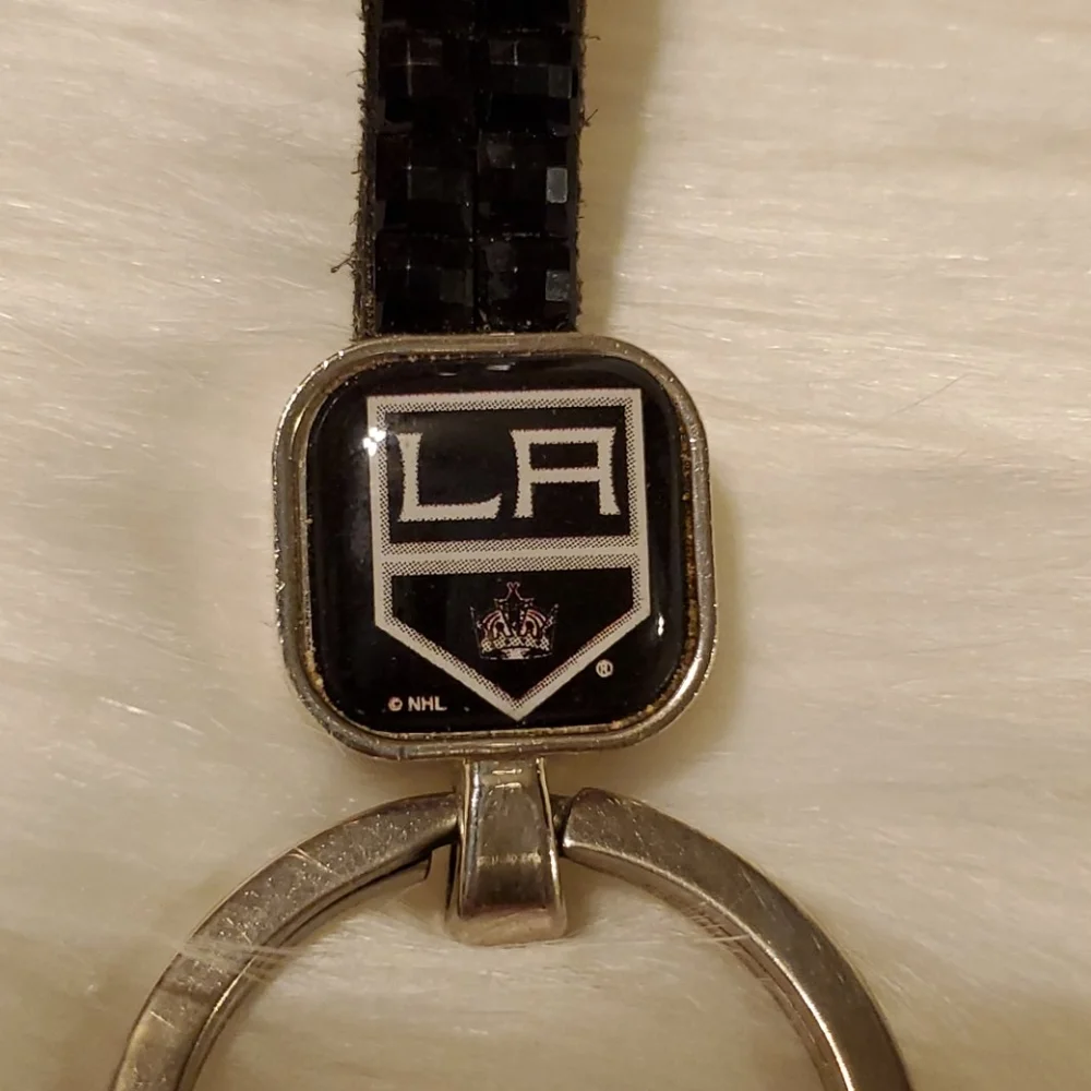 LA Kings Key Chain Silver Black with Black Rinestones